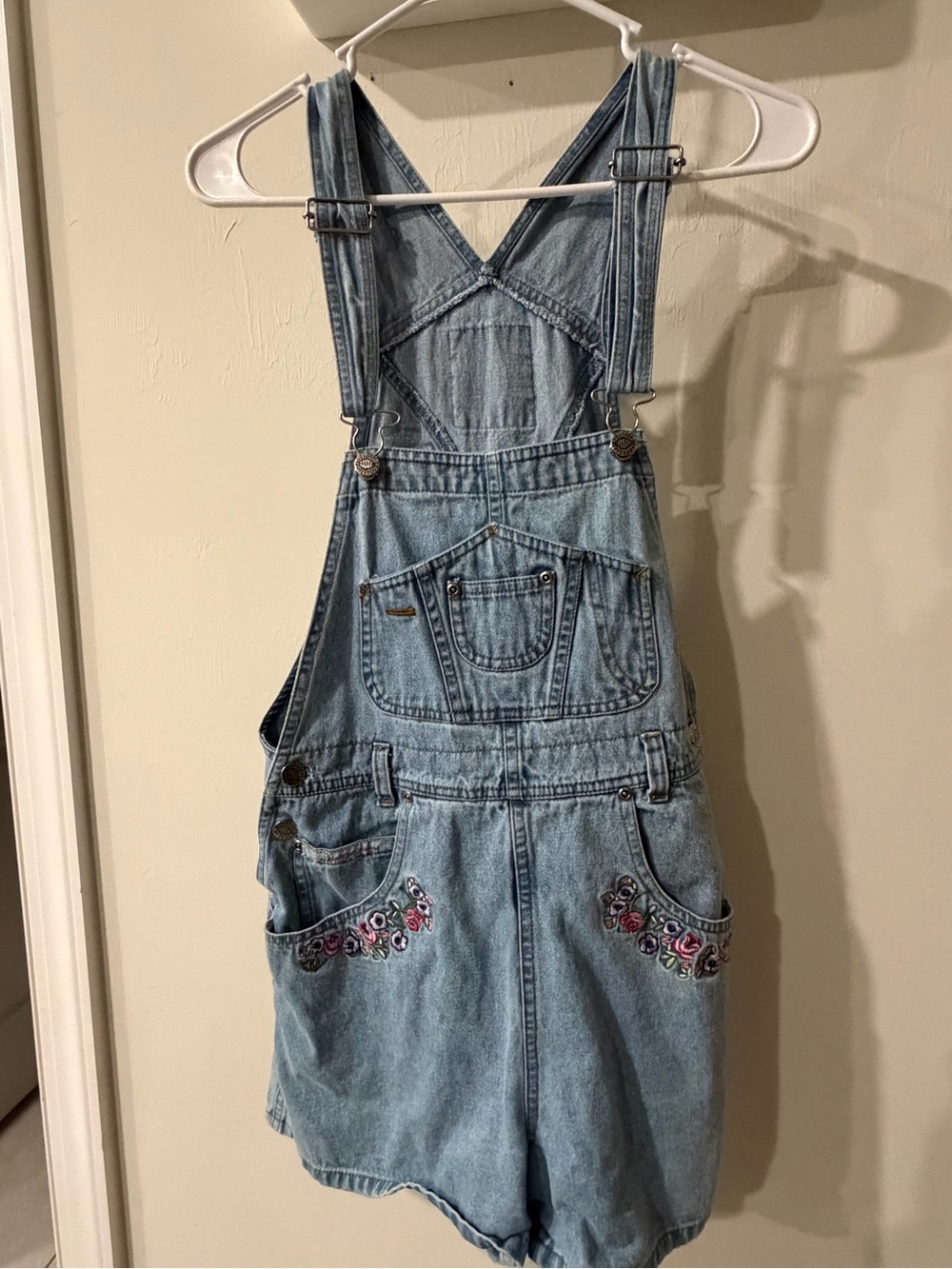 Squeeze Light Blue Denim Short Overalls with Floral Embroidery